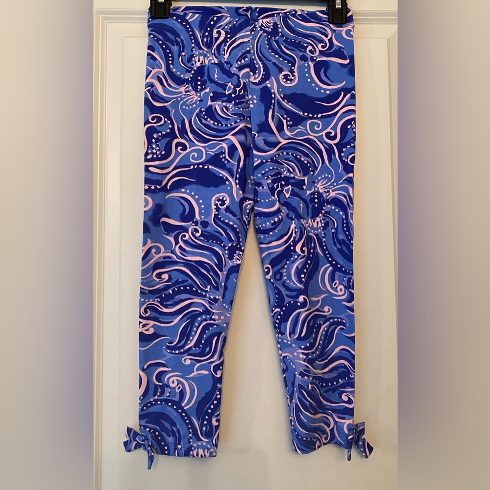 NWT Lilly Pulitzer, coastal blue Maia leggings, girls L. Bow detail at cuffs.